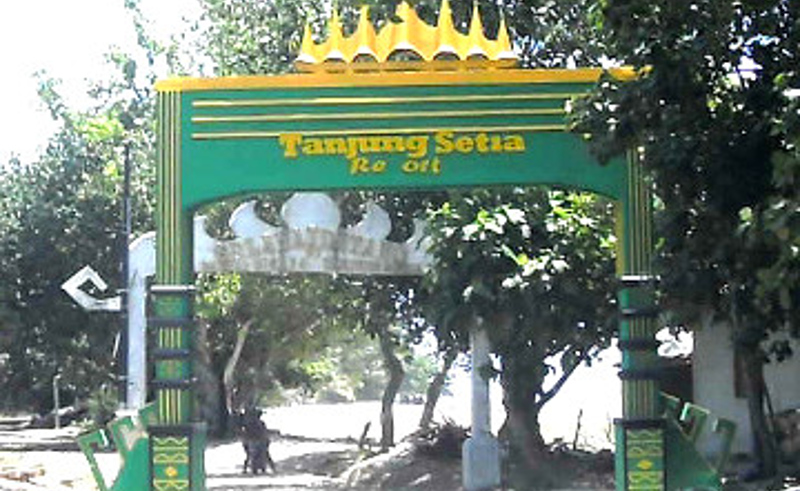Turn here to go to Ujung Bocur The entrance to tanjung Setia beach