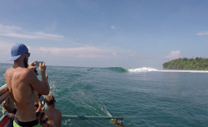Pulau Pisang surf break videos